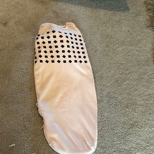 Nanit size  pink small swaddle 0-3 months.